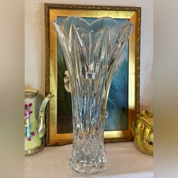 Lenox Fascination Lead Crystal 14" Scalloped Vase - Picture 2 of 11
